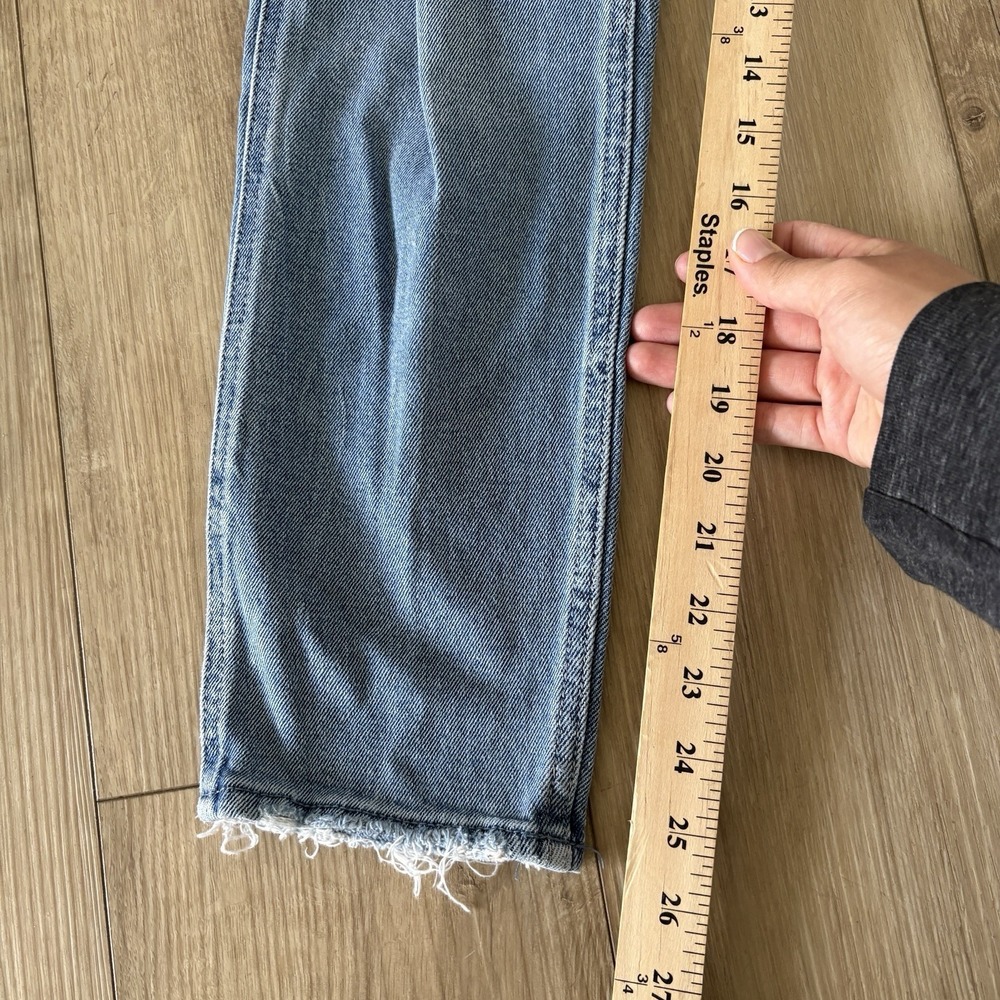 Hollister Curvy Ultra High Rise Mom Jean Size 0 Light Wash 24/27 DISTRESSED - Picture 4 of 9
